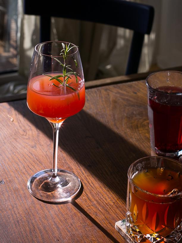 Heißer Aperol mit Mandarine: Sommergetränk im Wintermantel