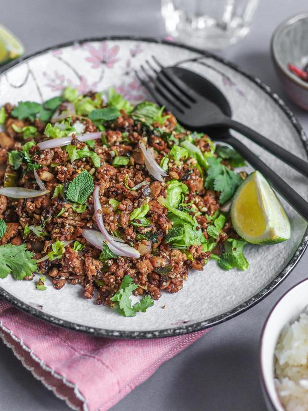 Veganes Larb: Achtung, klebrig!