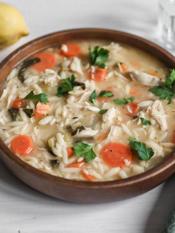 Zitronenhuhn-Orzo-Suppe: Kochen ist die beste Medizin