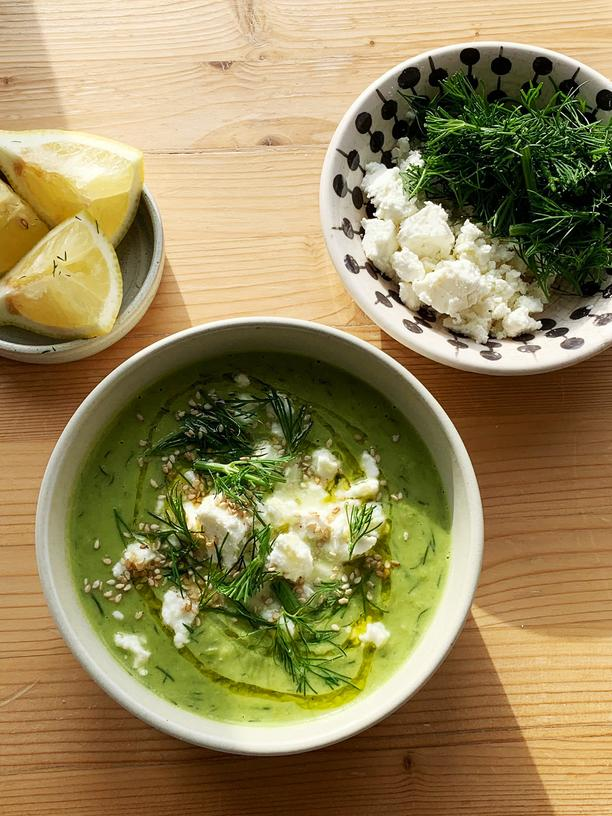 Erbsensuppe mit Feta und Zwiebeln: Für ein gutes Bauchgefühl