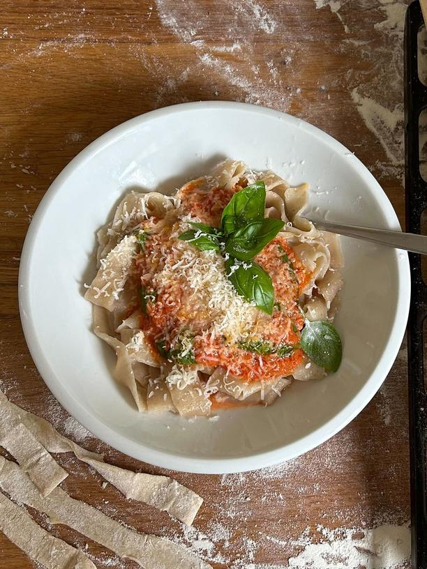 Brotpasta mit Tomatensoße: Zeit für Brotpasta