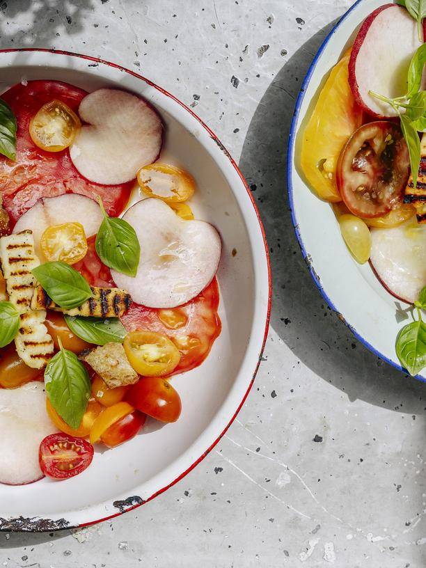 Tomatensalat mit Pfirsich und Halloumi: Tomatensalat zum Träumen