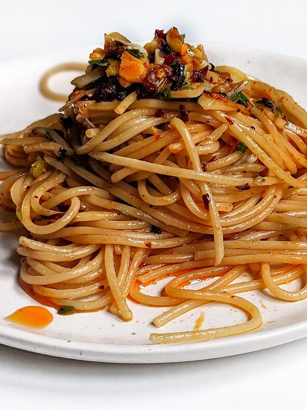 Laoganma-Spaghetti: Aglio e Chili Crisp