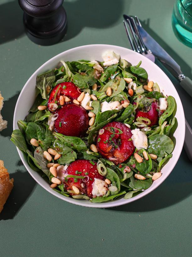 Salat mit gerösteten Früchten: So bittersüß wie die Übergangszeit