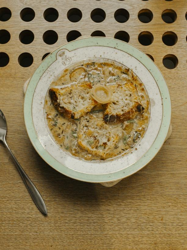 Zwiebelsuppe: Was zwiebelt denn hier so schön? Zwiebelsuppe natürlich!