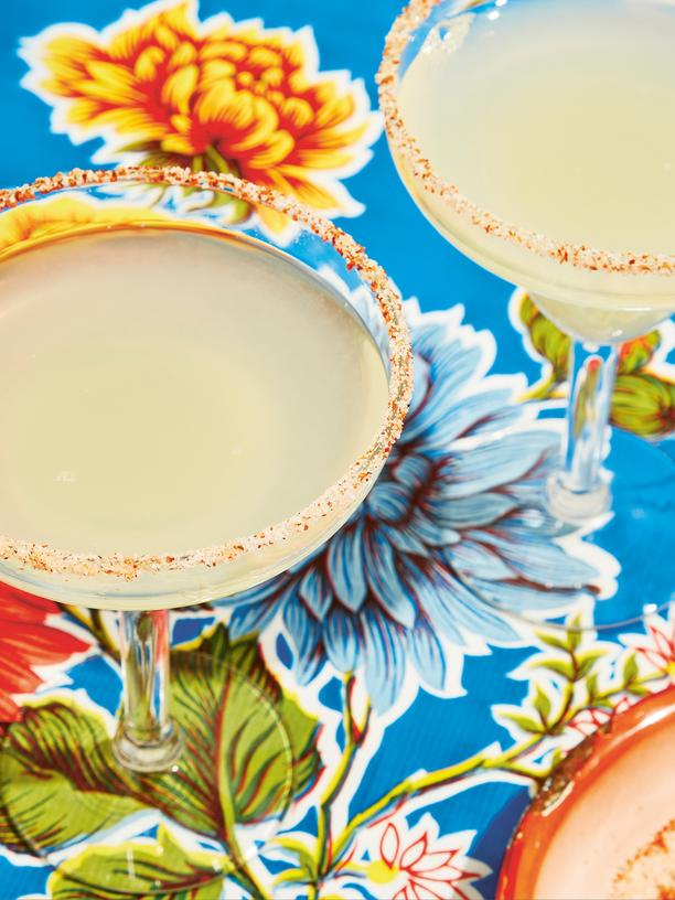 Mexikanische Margarita: TACOBAR- MARGARITA  Tacobar Margarita – Tequila, Cointreau und Zitronensaft schütteln, am Glas nippen und vom Mexikourlaub träumen. Fertig!