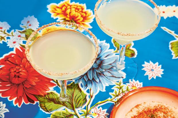 Mexikanische Margarita: Tacobar-Margarita – Tequila, Cointreau und Zitronensaft schütteln, am Glas nippen und vom Mexiko-Urlaub träumen. Fertig!