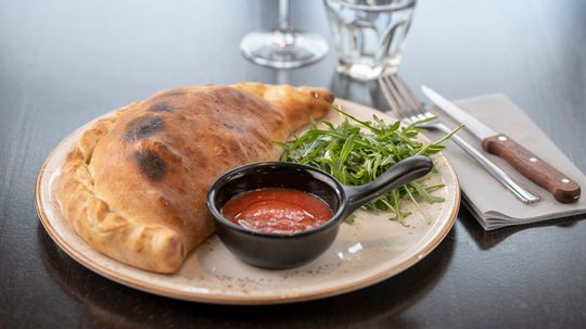 Stromboli vs. Calzone: Different Branches of Pizza Lineage