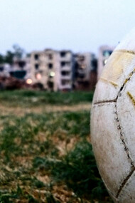 Os campeonatos regionais de futebol no Brasil oferecem vitrine para clubes pequenos e ajudam na descentralização do esporte no país mas enfrentam sobrecarga de calendários e desafios estruturais; confira como isso impacta o futebol brasileiro