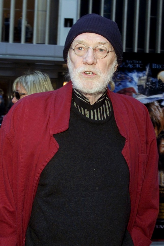 RICHARD HARRIS ARRIVES AT HARRY POTTER PREMIERE...Actor Richard Harris (DEAD 25/10/2002) poses for photographers at the New York premiere of the movie "Harry Potter and the Sorcerer's Stone" on November 11, 2001. Harris plays Dumbledore in the movie that is based on the J.K. Rowlings novel. The movie opens nationwide on November 16. REUTERS/Brad Rickerby...E...ENT PRO...NEW YORK...USA