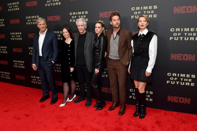 NEW YORK, NEW YORK - JUNE 02: (L-R) Viggo Mortensen, Nadia Litz, David Cronenberg, Kristen Stewart, Scott Speedman and L??a Seydoux attend "Crimes Of The Future" New York Premiere at Walter Reade Theater on June 02, 2022 in New York City. (Photo by Noam Galai/WireImage)