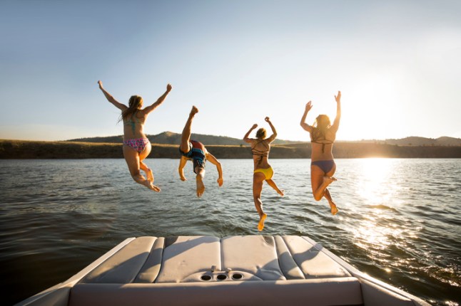 A group of freinds enjoying a day at the lake