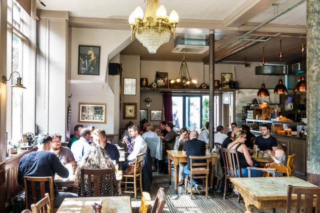 London, Lambeth Vauxhall, The Black Dog Pub interior