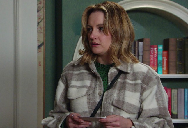 Ella snaps at Mandy while at Tenants House in Emmerdale