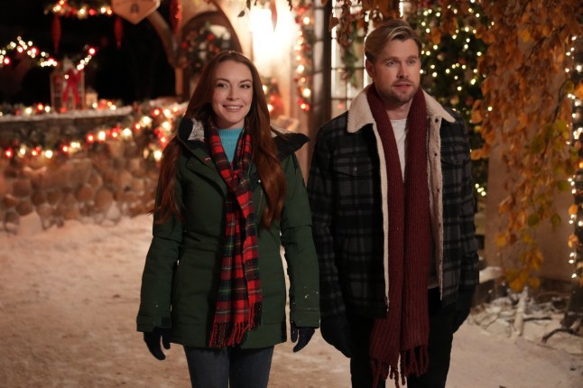 Falling For Christmas. (L-R) Lindsay Lohan as Sierra, Chord Overstreet as Jake. Cr. Scott Everett White/Netflix ?? 2021