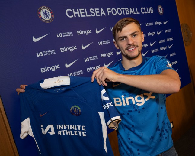 Chelsea Unveil New Signing Kiernan Dewsbury-Hall