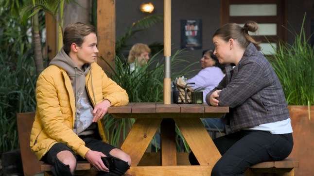 Cara and JJ have a chat in Neighbours