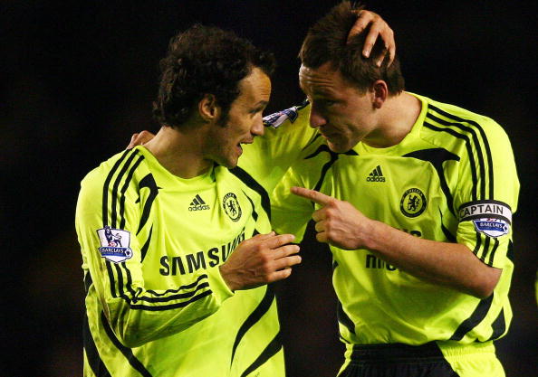 Chelsea's English defender John Terry (R