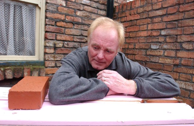 Les Battersby looking in despair in Coronation Street