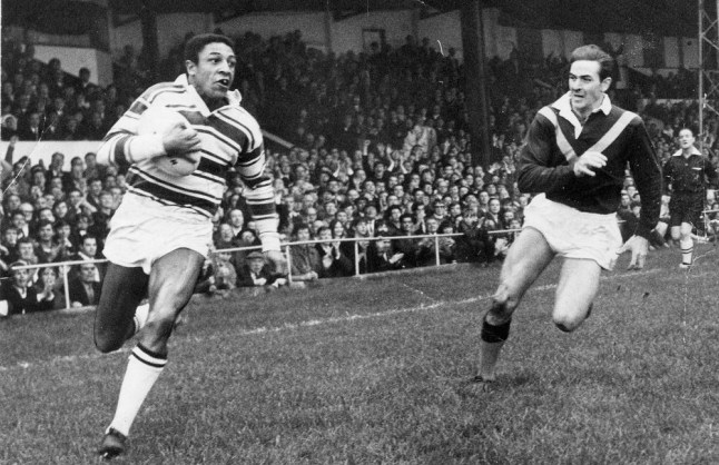 DAILY FLASHBACK WEEKLY FLASHBACK FLASH BACK HDM ARCHIVE LIBRARY IMAGE Hull FC Wonder try. Hull winger Clive Sullivan rouches down for a first half try against Huddersfield at the Boulevard yesterday. It was a wonderful piece of touchline artistry and Clive will score few better tries. 21/10/1968 scanned in for richard munson at hull fc - for dementia cafe project - 23/8/13. OLD HULL FC ARCHIVE LIBRARY IMAGES HDM RUGBY LEAGUE BYGONES DAILY FLASHBACK DAILY FLASH BACK FILE