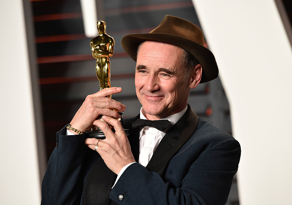 Mark Rylance poses with his Oscar award