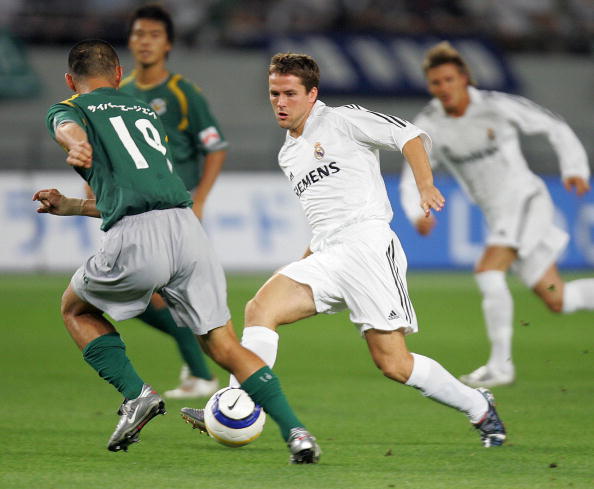 British striker Michael Owen (C) of Real