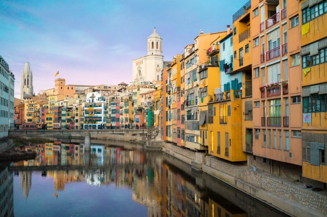 Spain, Catalunya, Girona, Cathedral and houses along the River Onyar in the evening