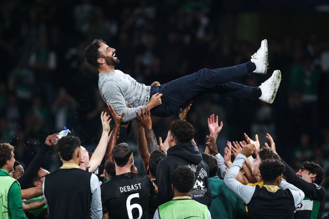 epaselect epa11704063 Sporting CP head coach Ruben Amorim is tossed into the air after winning the UEFA Champions League soccer match between Sporting CP and Manchester City in Lisbon, Portugal, 05 November 2024. EPA/RODRIGO ANTUNES