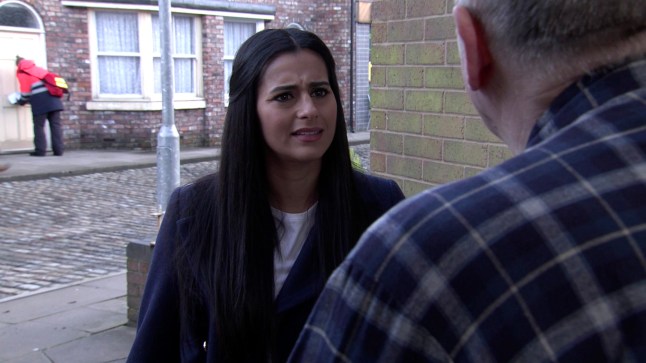 Alya Nazir chats to Geoff Metcalfe on the doorstep in Coronation Street