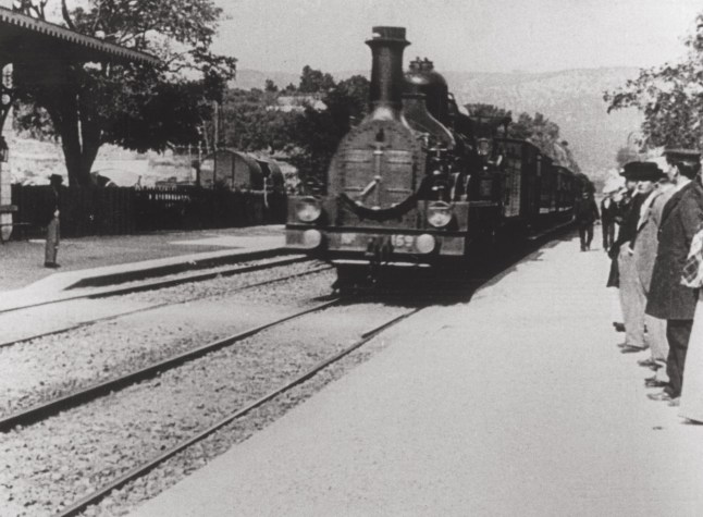 Editorial use only. No book cover usage. Mandatory Credit: Photo by Lumiere/Kobal/REX/Shutterstock (5854974a) L'Arrivee D'Un Train En Gare De La Ciotat (1895) L'Arrivee D'Un Train En Gare De La Ciotat - 1895 Director: Auguste Lumiere / Louis Lumiere Lumiere FRANCE Scene Still L'Arriv?e D'Un Train En Gare De La Ciotat / Arrival Of A Train At La Ciotat L'Arriv?e d'un train en gare de La Ciotat