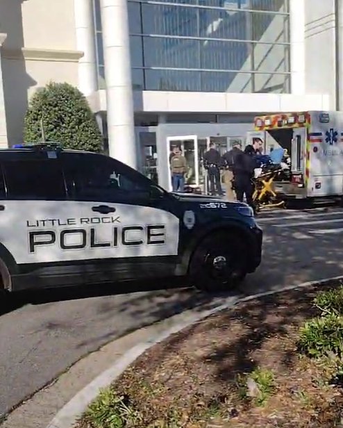 News | 14141697 Black Friday shooting at Park Plaza Mall in Arkansas sparks shopping chaos