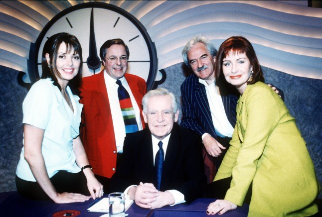 CHANNEL 4 TELEVISION 124 HORSEFERRY ROAD LONDON SW1P 2TX 0171 306 8685 CELEBRITY COUNTDOWN With Magnus Magnusson, Des Lynam and Sian LLoyd. Tx:Thursday 23 April 1998 FREE OF CHARGE FOR CHANNEL 4 PROGRAMME PUBLICITY ONLYY