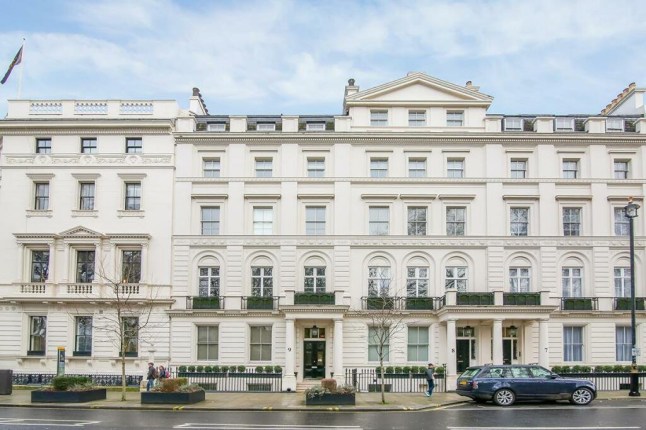 Row of townhouses opposite Buckingham Palace