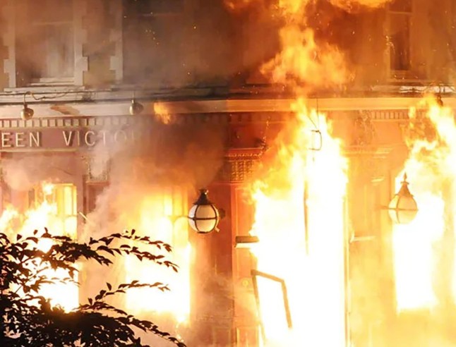 Eastenders fire 2010 queen vic