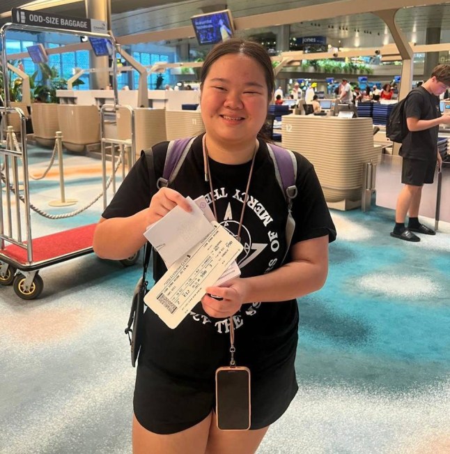 Jenna pictured at an airport.