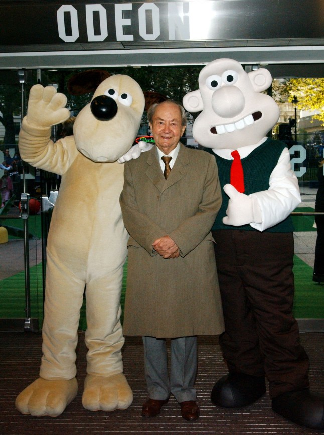 **IMAGE OUTSIDE OF SUBSCRIPTION DEAL, FEES APPLY, PLEASE CONTACT YOUR ACCOUNT MANAGER** Mandatory Credit: Photo by Joanne Davidson/REX/Shutterstock (7548527m) Uk Premiere of 'Wallace and Gromit the Curse of the Were Rabbit' at the Odeon Leicester Square Peter Sallis Who Plays the Voice of Wallace with Wallace and Gromit Uk Premiere of 'Wallace and Gromit' the Curse of the Were Rabbit' at the Odeon Leicester Square - 02 Oct 2005