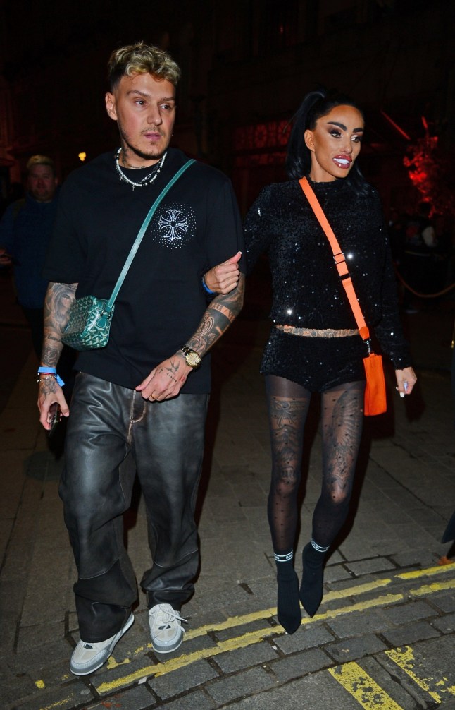 BGUK_3120932 - london, UNITED KINGDOM - Katie Price and boyfriend JJ Slater pictured leaving Geordie Shore launch party at Thai Square in London Pictured: Katie price BACKGRID UK 7 JANUARY 2025 BYLINE MUST READ: PECK / BACKGRID UK: +44 208 344 2007 / uksales@backgrid.com USA: +1 310 798 9111 / usasales@backgrid.com *Pictures Containing Children Please Pixelate Face Prior To Publication*