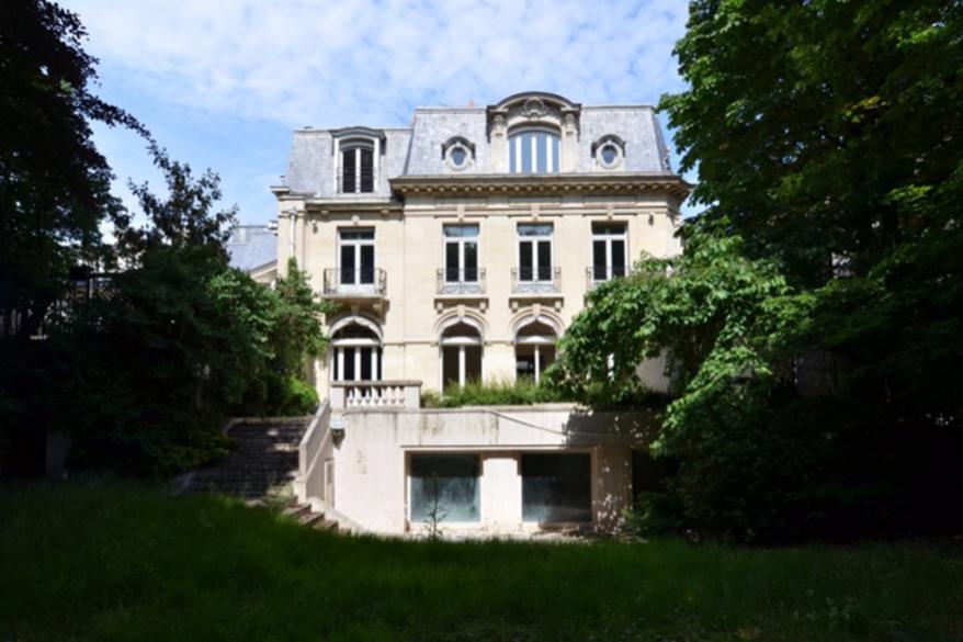 The property is located right in the heart of Paris.