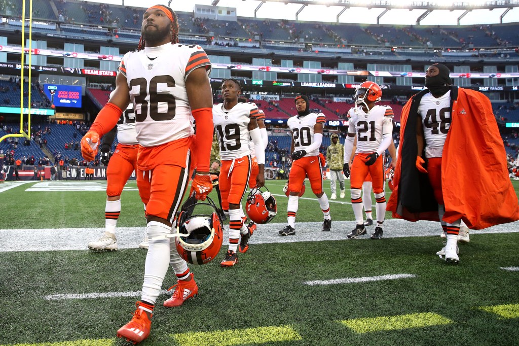 The Browns walk off the field after their loss to the Patriots on Nov. 14, 2021.