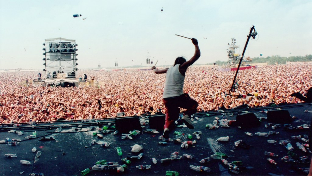 Fans continuously threw bottles and other debris on stage during Woodstock 99. 