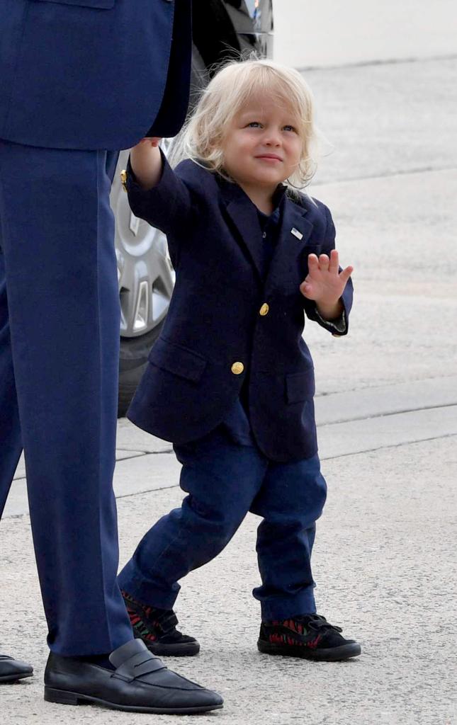 Beau waving while walking with his grandfather to Air Force One.