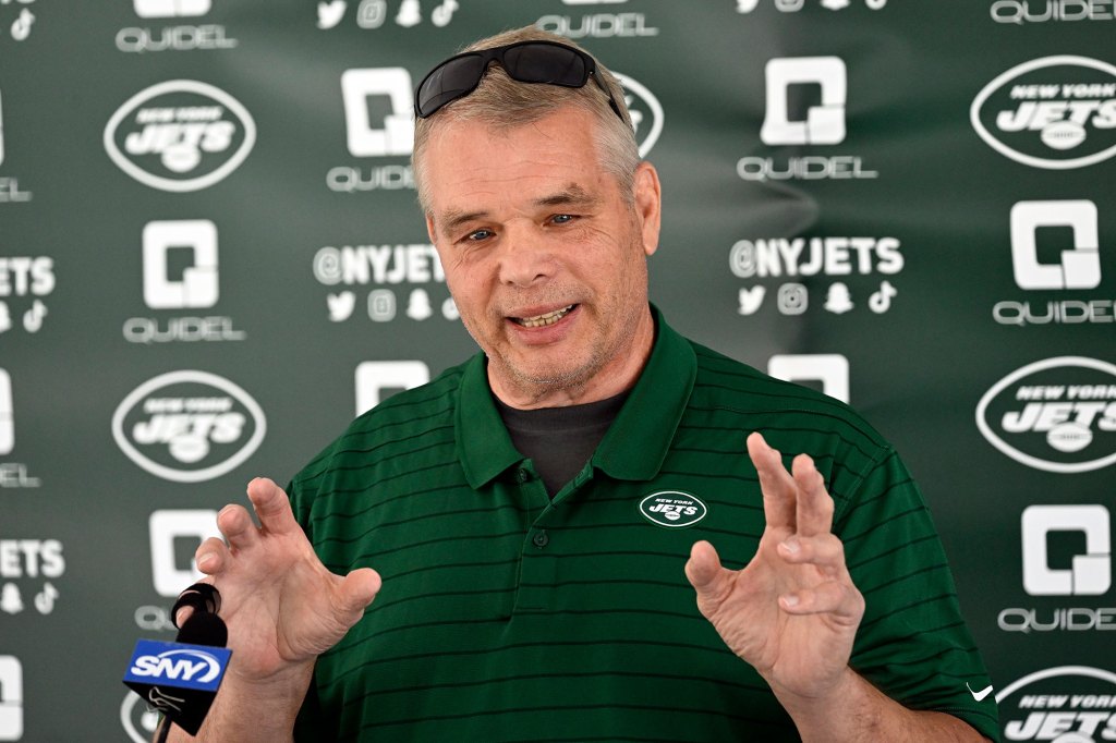 Jets legend Joe Klecko speaks with the media at training camp 