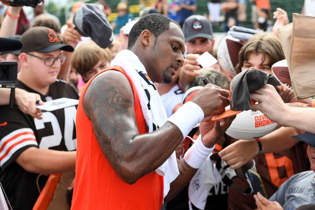 Watson signed autographs for fans after Monday's practice.