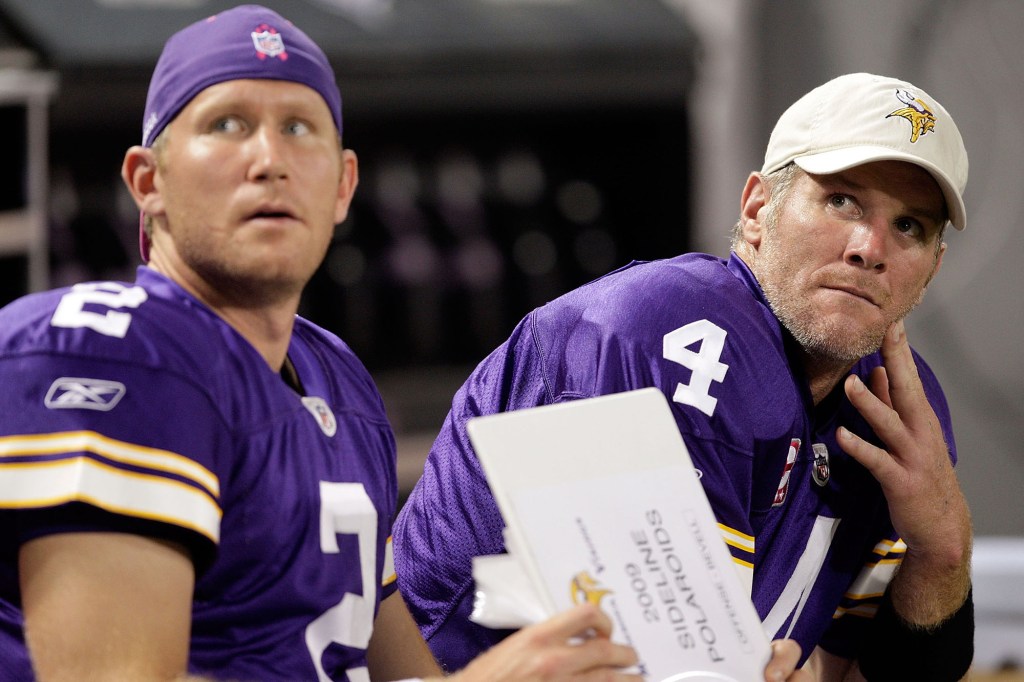 Brett Favre (r.) and Sage Rosenfels (l.) with the Vikings on Oct. 5, 2009.