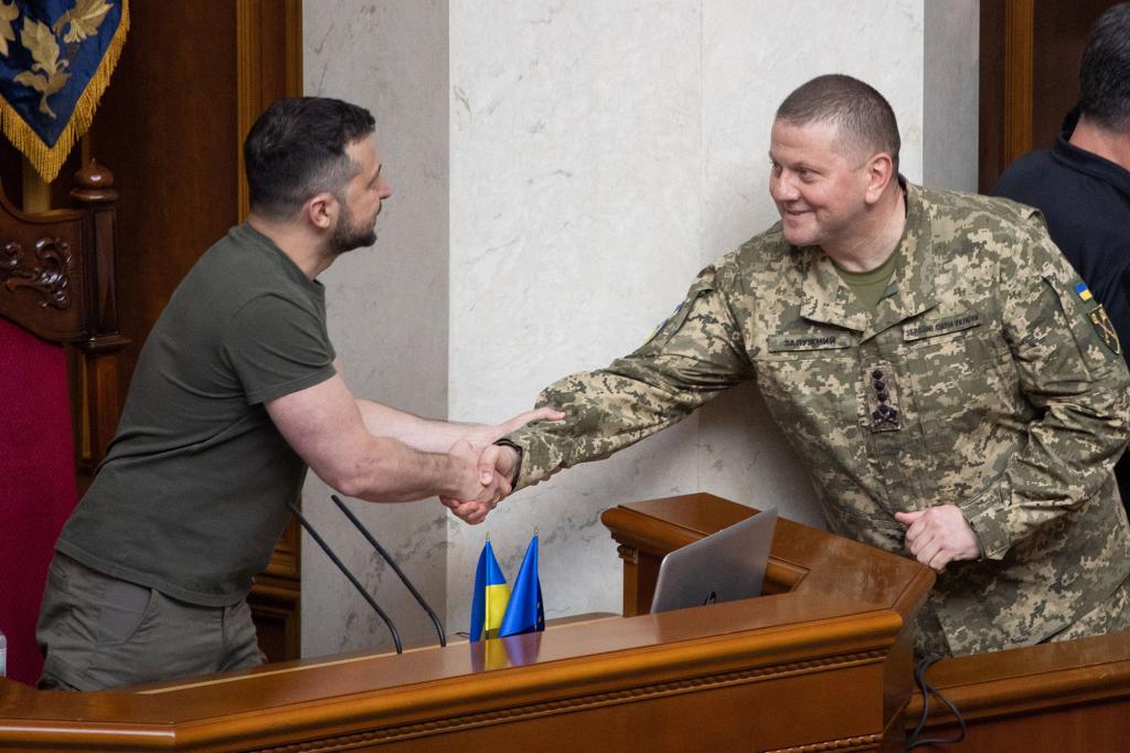 Ukrainian Army Chief General Valeriy Zaluzhnyi greets President Volodymyr Zelensky.