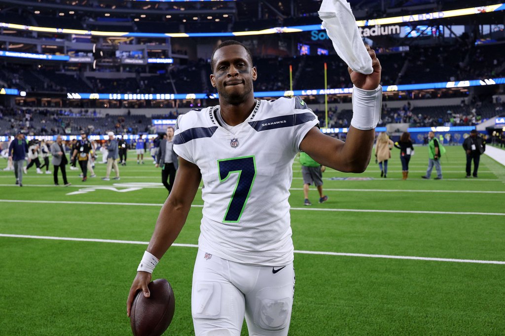 Geno Smith #7 of the Seattle Seahawks celebrates