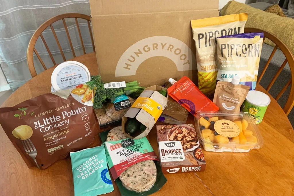 A Hungryroot order with grocery items 