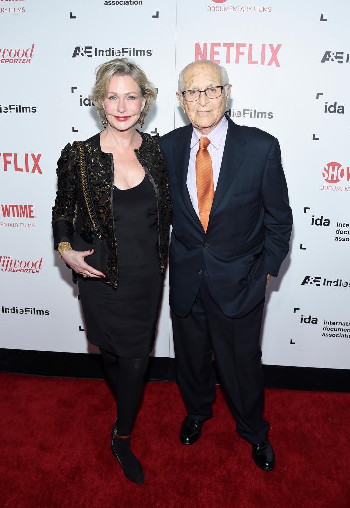 Norman Lear and Lyn Lear pose on the red carpet. 