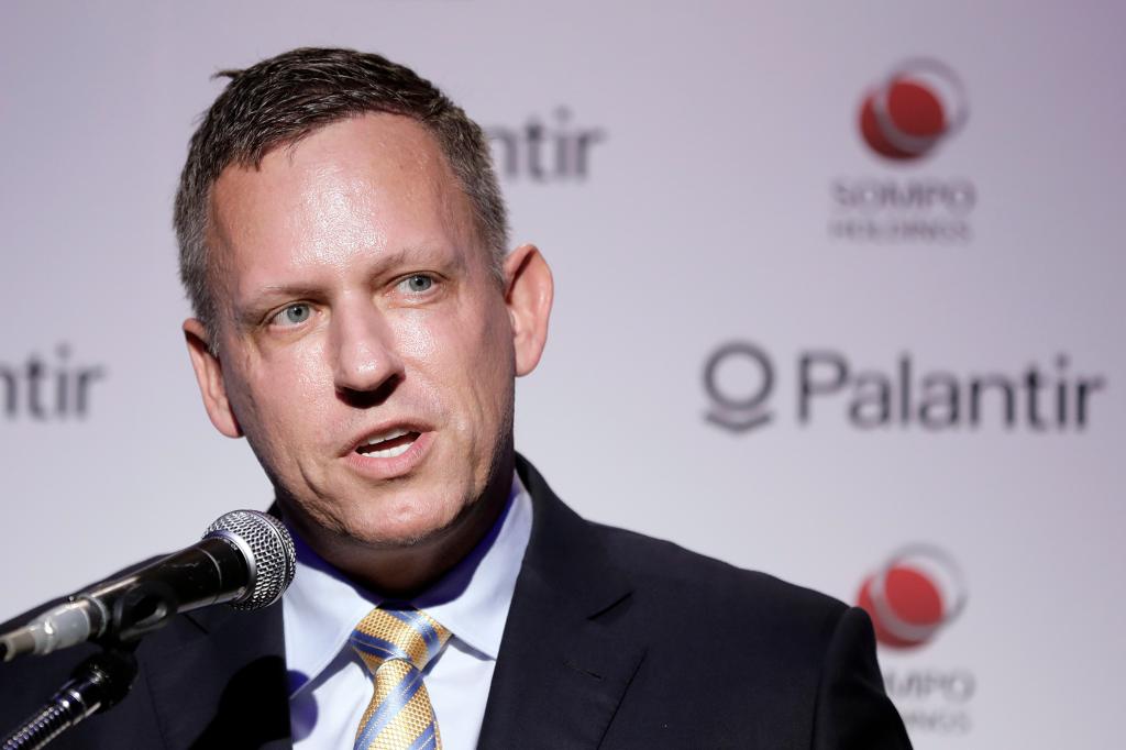 Peter Thiel's venture capital firm Founders Fund has advised its clients to withdraw deposits from Silicon Valley Bank.