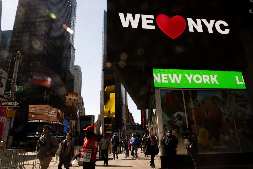 WE ❤ NYC hopes to connect New Yorkers who want to help the city recover.